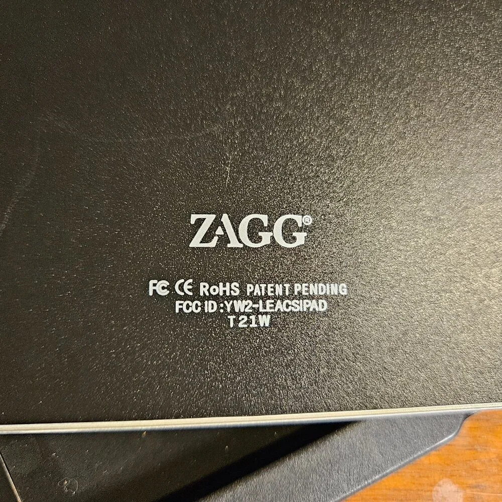 ZAGG Folio Yw2 Bluetooth Keyboard for iPad 2/3/4